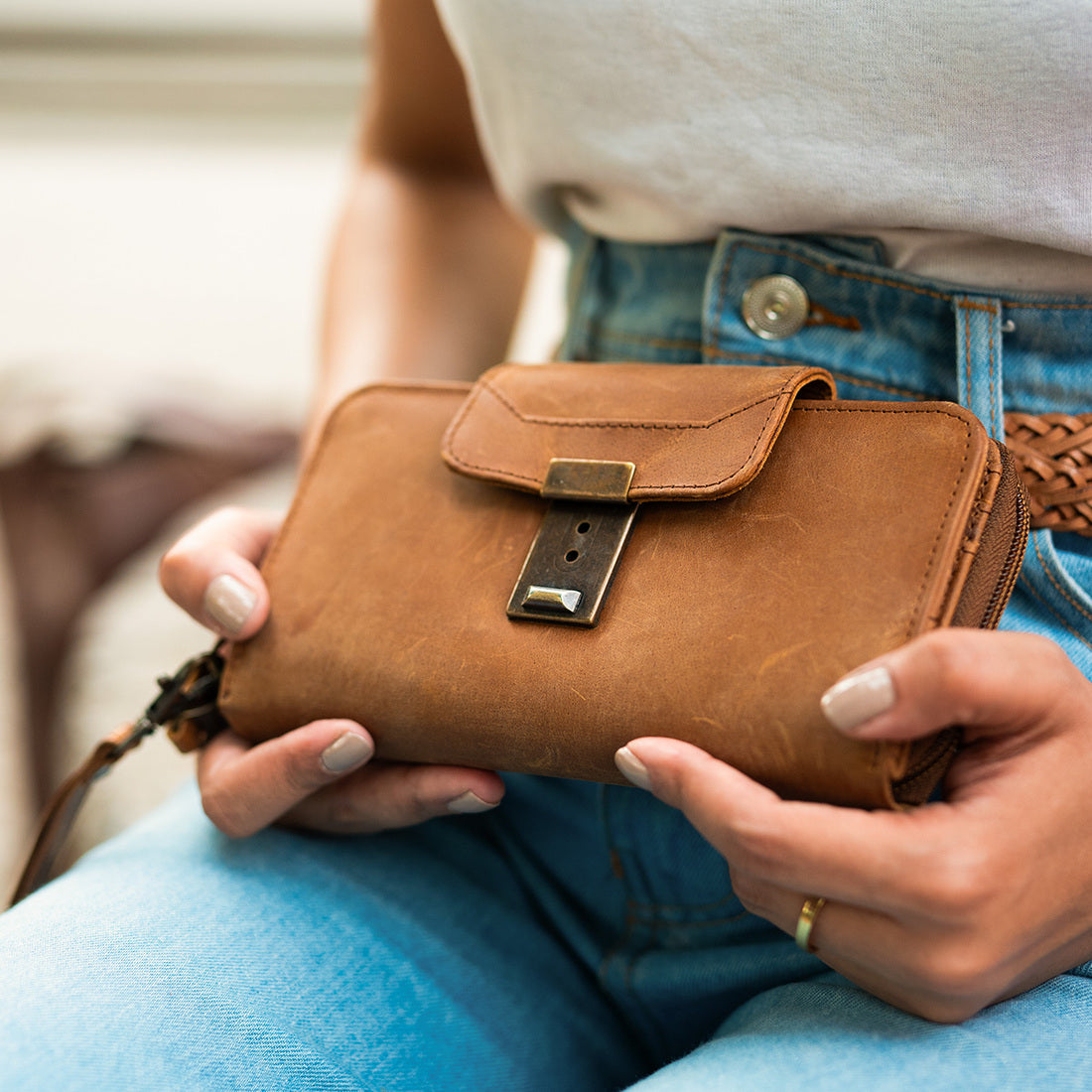 18-Card Leather Zipper Wallet | Saddle Brown - HIDES